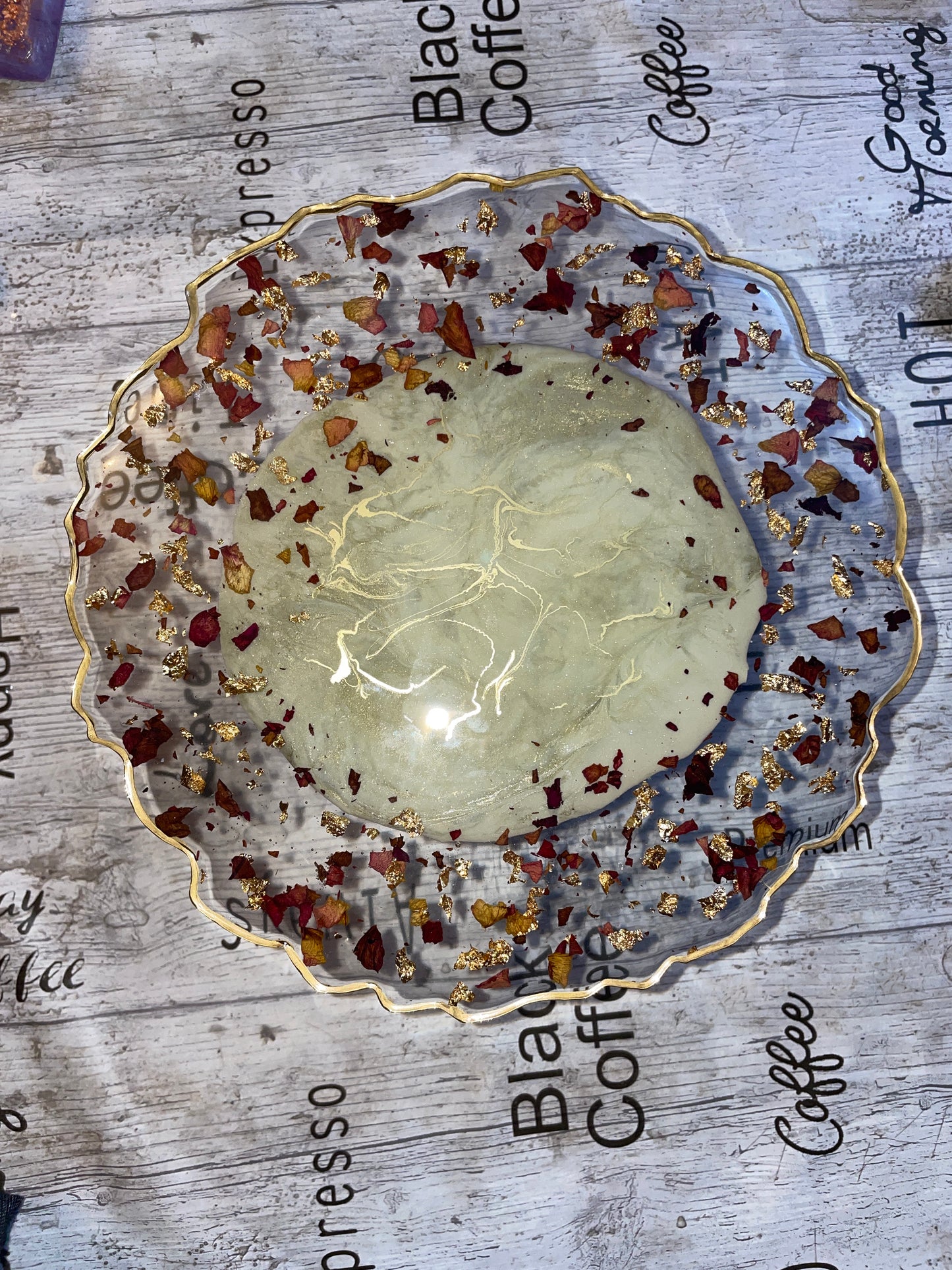 Cream, gold and clear, with rose petals and good flakes Irregular Round Pedestal Resin Cake Stand