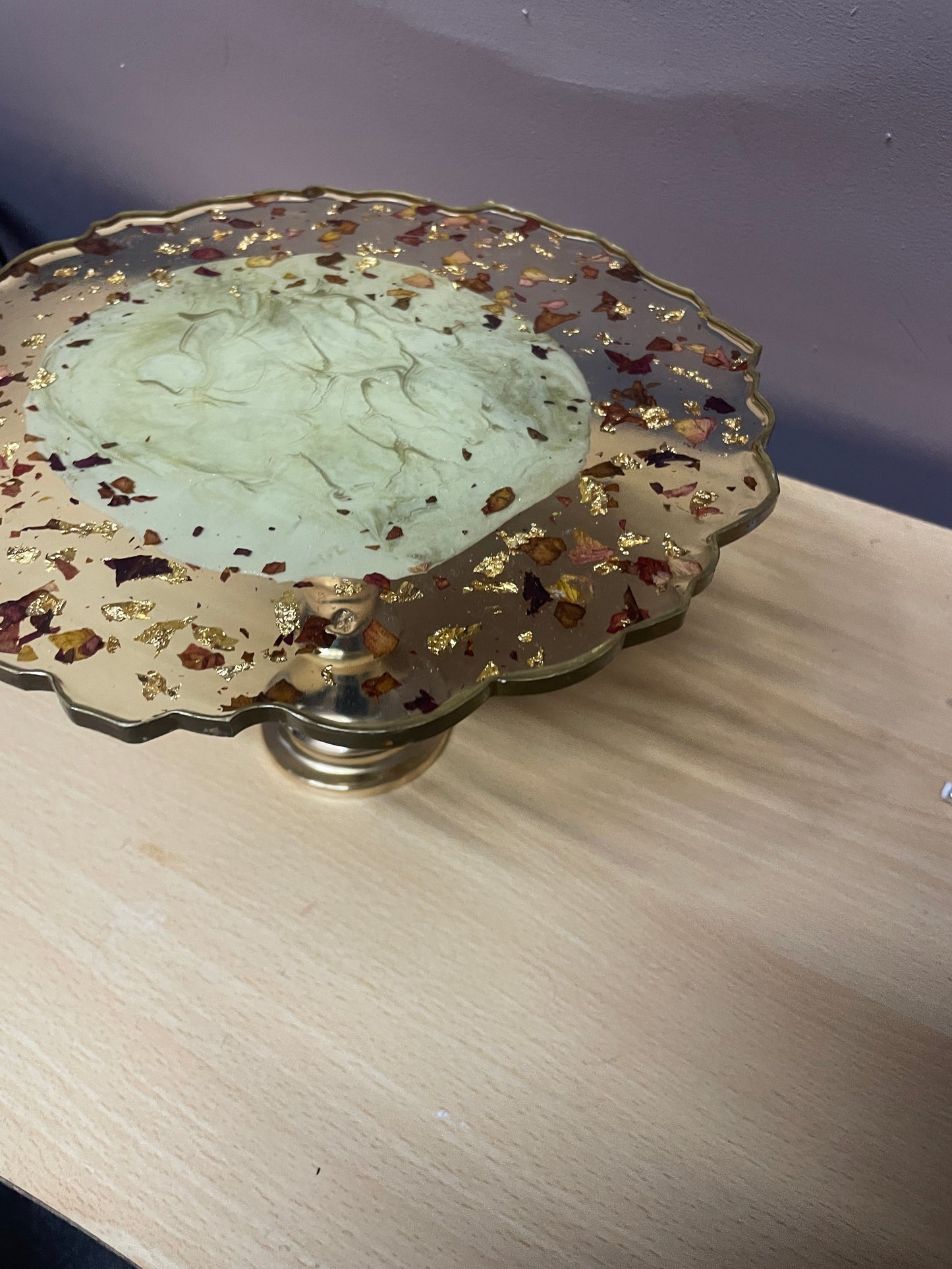 Cream, gold and clear, with rose petals and good flakes Irregular Round Pedestal Resin Cake Stand