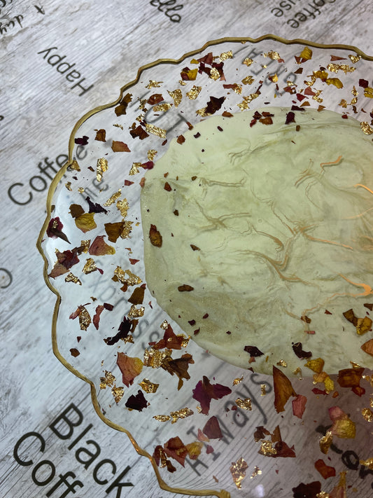 Cream, gold and clear, with rose petals and good flakes Irregular Round Pedestal Resin Cake Stand