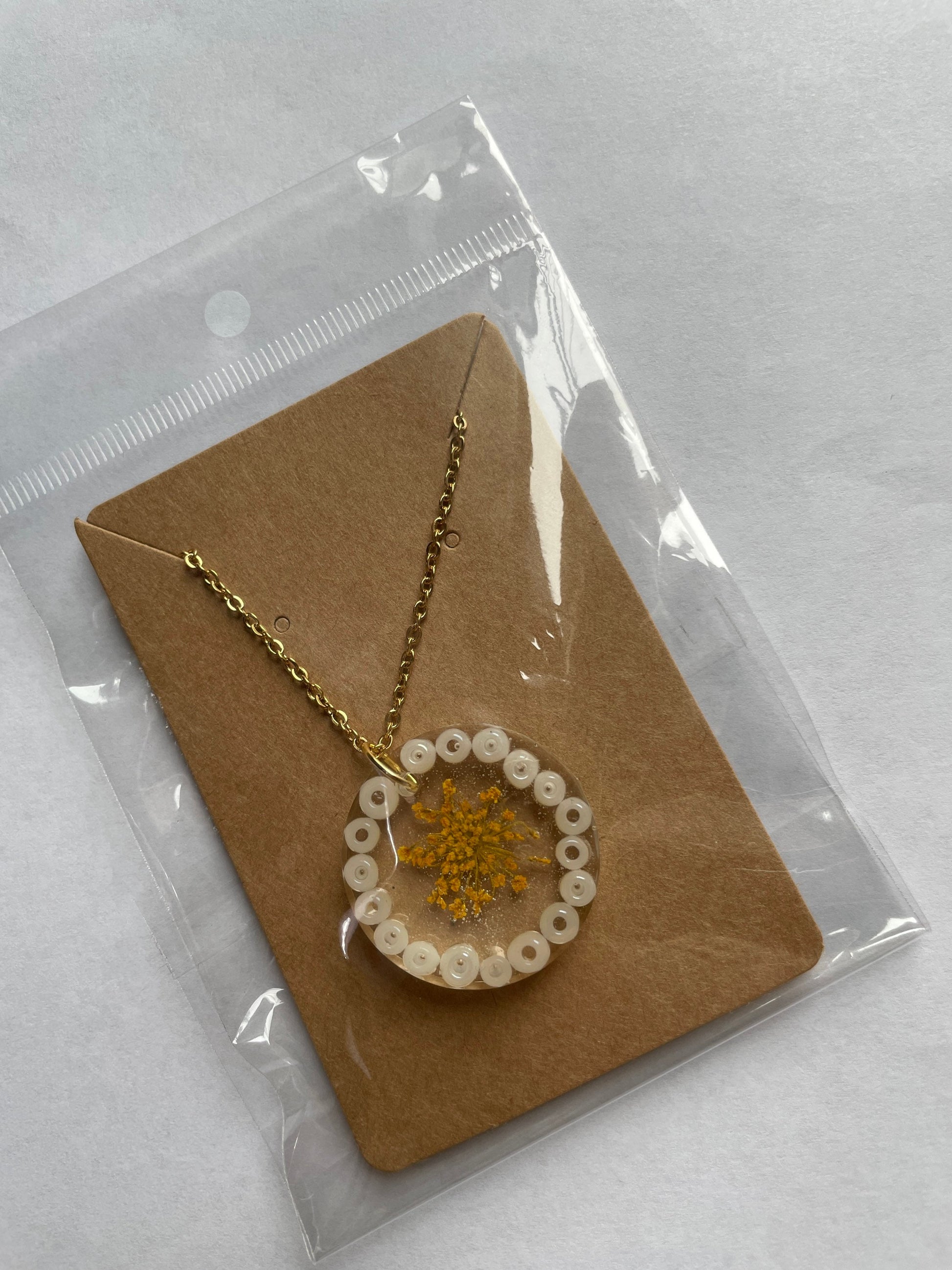 Real Dried Flowers with Bead Border Keyring - Custom - EpoxyCore - [shop_type] 