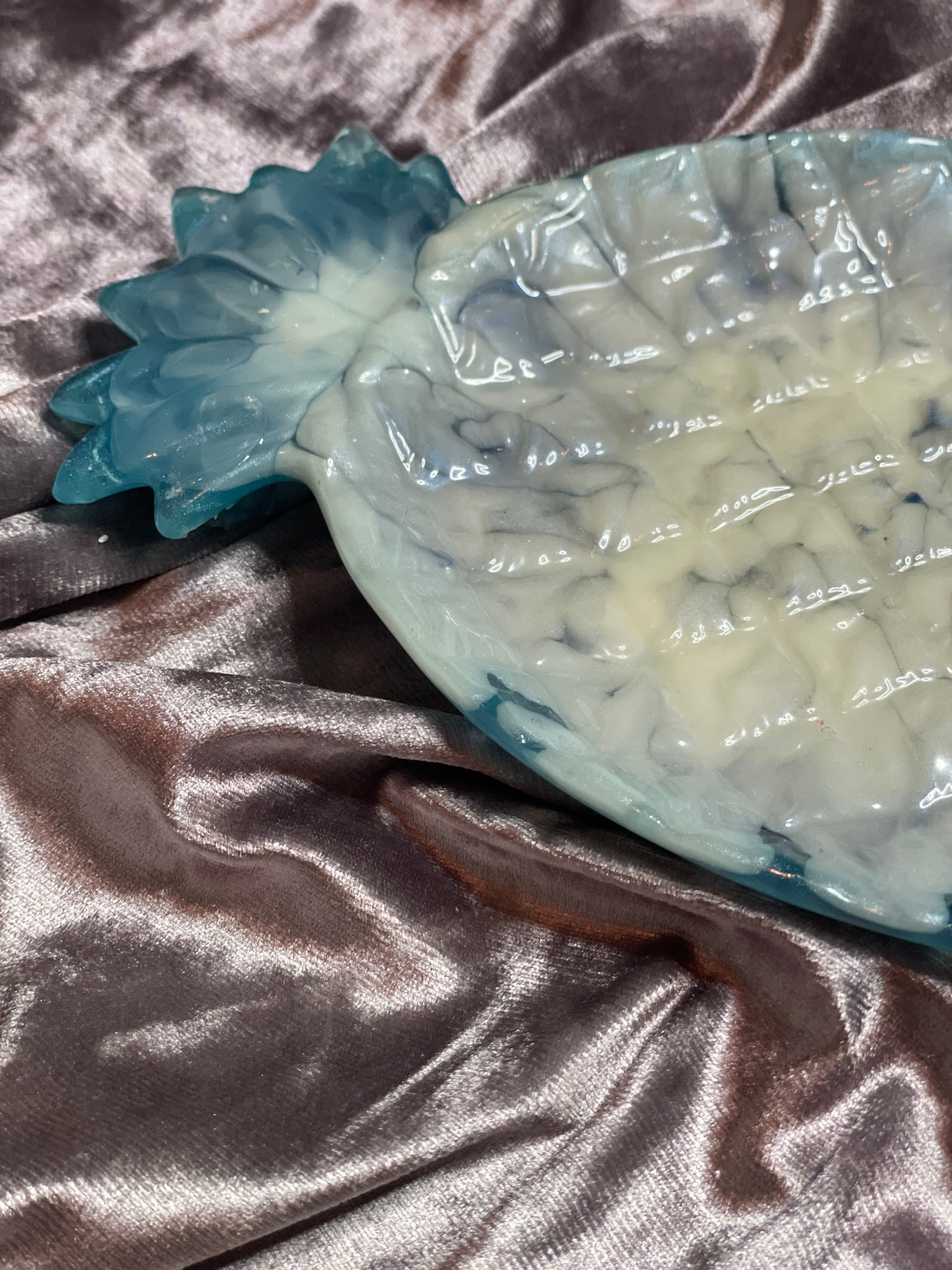 Blue and White Crackle Pineapple Resin Trinket Tray - EpoxyCore - [shop_type] 